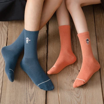 Nové Jesenné Zimné Páry Bavlnené Ponožky, jednofarebné INY Príliv Vyšívané Astronaut Cartoon Polovice Trubice Ponožky Módne Bežné Šport Sox